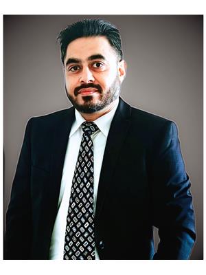Portrait of Parminderjit Banvait, Associate.